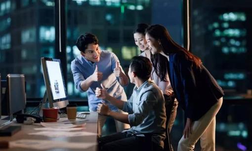 Khi bạn được thưởng, đồng nghiệp sẽ đòi khao một bữa, EQ thấp sẽ bảo: 'Tôi nghèo', EQ cao sẽ nói điều này!