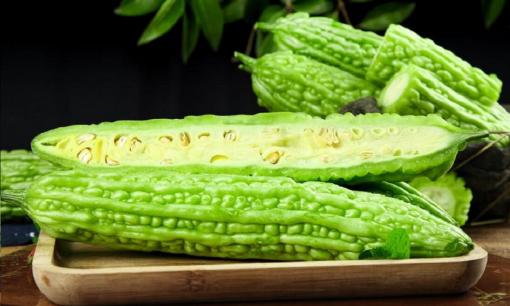 Mua mướp đắng, chọn quả có hạt sần nhỏ hay to thì đỡ đắng, người bán mách 3 mẹo bất ngờ 