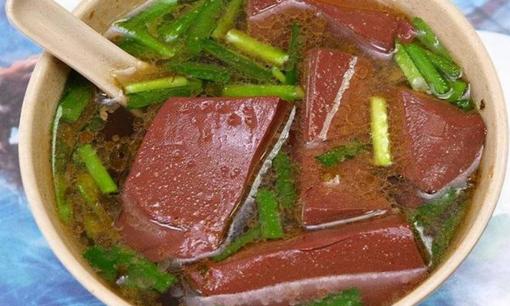 Lợi ích dinh dưỡng của tiết lợn là gì? Ăn nhiều tiết lợn có bổ sung sắt?