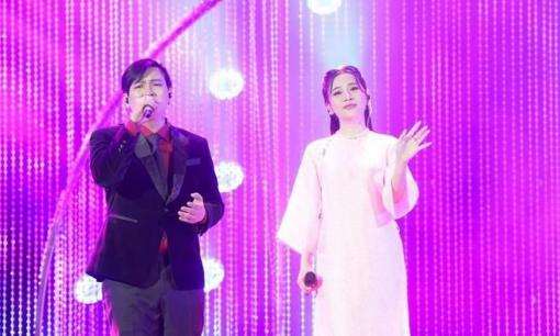 Song ca cùng 'ngọc nữ Bolero', Hoài Lâm bất ngờ gặp sự cố... quên lời