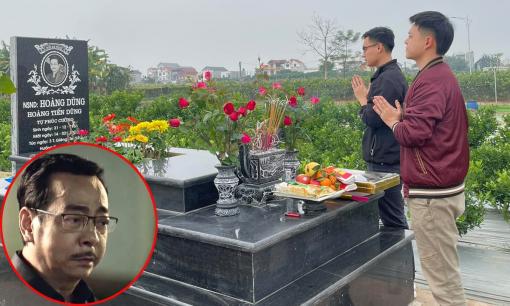 Con trai NSND Hoàng Dũng lặng lẽ viếng mộ để mừng sinh nhật cha trong ngày cuối cùng của năm cũ 