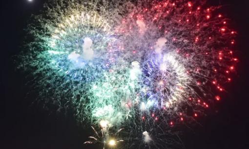 Pháo hoa rực sáng trên bầu trời TP.HCM chào đón năm mới 2024