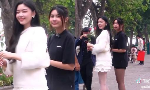 Bắt cận nhan sắc 2 ái nữ nhà Quyền Linh qua camera thường, một hành động của Lọ Lem gây chú ý 