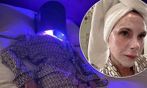 Victoria Beckham sử dụng chiếc máy kỳ quái hơn 61 triệu đồng cho việc chăm sóc da, dân mạng: 'Tại sao cô ấy lại đội một chiếc xô trên đầu?'