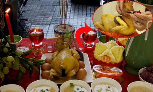 Gà cúng đặt lên ban thờ nên để quay vào hay quay ra mới chuẩn? Rất nhiều nhà vẫn làm sai, bảo sao mất lộc