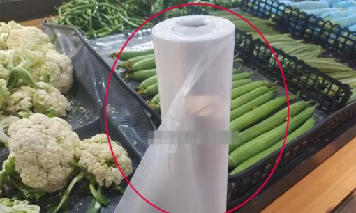 Tại sao túi nhựa màu trắng trong siêu thị lại miễn phí? 