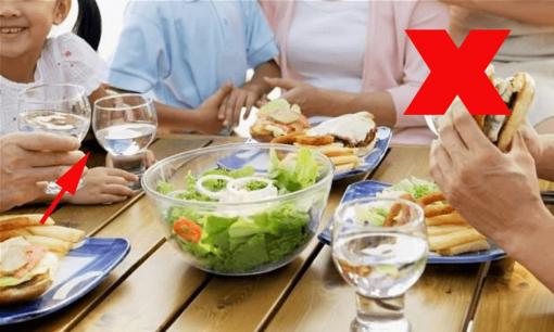 Uống nước tốt cho sức khỏe nhưng tuyệt đối tránh 5 thời điểm này vì rất 'hại người' 