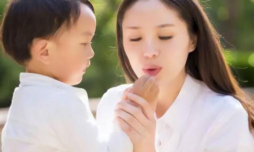 Cha mẹ phải ủng hộ con cái trong 3 thời điểm quan trọng, nếu không con có thể tự ti suốt đời 