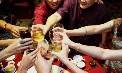 5 quy tắc của người 'có trí khôn' khi uống rượu tất niên cuối năm luôn được sếp và đồng nghiệp đánh giá cao