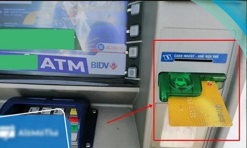 Rút tiền tại cây ATM bị nuốt thẻ nhớ ấn nút này để lấy lại nhanh chóng, ghim ngay còn chuẩn bị rút tiền tiêu Tết