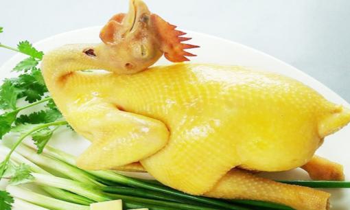Cách chọn gà ngon, luộc gà vàng ươm, không bị nứt để thắp hương đêm giao thừa, bày mâm cỗ ngày Tết