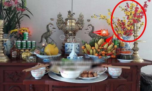 Tại sao các loại hoa giả tuy đẹp nhưng được khuyên không nên bày trong nhà hay bàn thờ? 