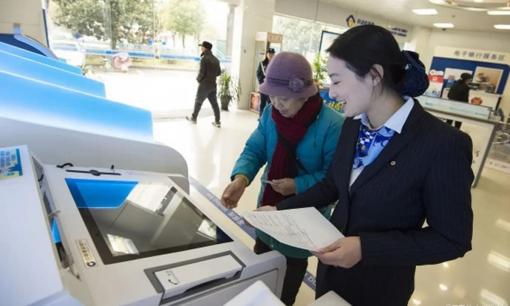 Tại sao ngân hàng luôn khuyến khích khách hàng đến ATM rút tiền, nhân viên tiết lộ, hóa ra có bí mật đằng sau