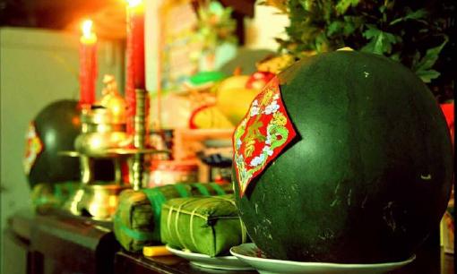 Dưa hấu 'xanh vỏ đỏ lòng' liệu có nên bày trên bàn thờ dịp Tết? 