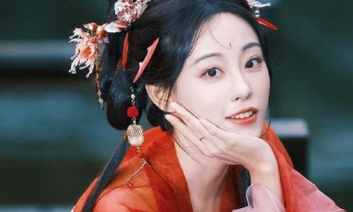 Nữ diễn viên Hoa ngữ xinh đẹp mới nổi xui xẻo nhất dịp đầu năm 2024: Mất vai, bị bảo “đi chết”? 