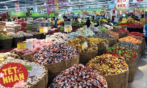 Những mặt hàng không cần sắm trước, mua càng gần Tết sẽ càng được giá lợi hơn, đừng lãng phí tiền bạc