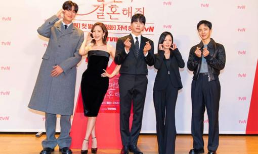 Đoàn làm phim 'Cô đi mà lấy chồng tôi' được thưởng chuyến nghỉ dưỡng tại Việt Nam vào tháng 3 tới