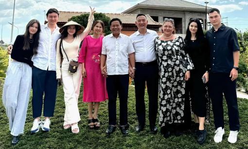 Gia đình Đặng Văn Lâm và Yến Xuân gặp mặt đầu năm mới, rộ nghi vấn bàn chuyện cưới hỏi 