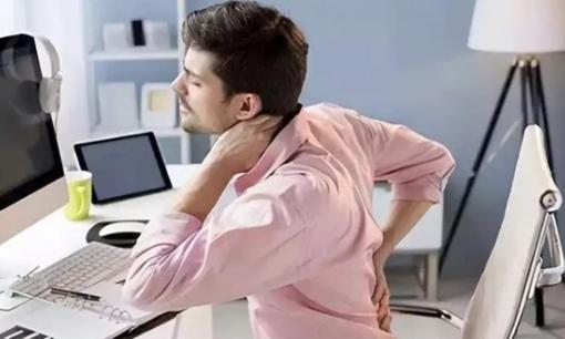 Nghiên cứu cho thấy ngồi yên hơn 4 tiếng làm tăng nguy cơ hình thành cục máu đông, dân văn phòng phải làm sao?