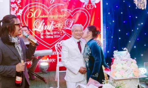 Đám cưới rình rang của cặp đôi U80 gây sốt: Đãi 30 mâm khách không nhận tiền mừng 