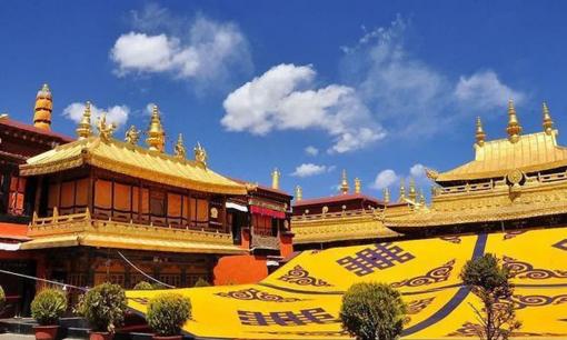 Cung điện và lâu đài cổ cao nhất được làm từ 32 tấn vàng