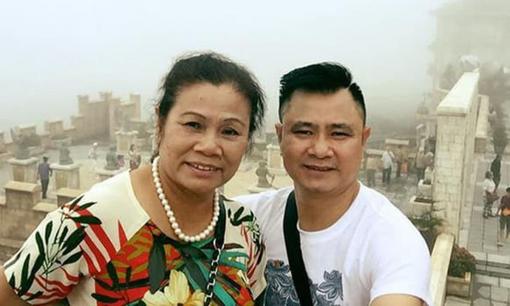 Tự Long tự hào khoe mẹ ruột được phong tặng danh hiệu NSƯT ở tuổi ngoài 70