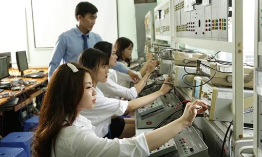 Đây là 3 ngành học khát nhân lực nhất, ra trường dễ xin việc, lương thừa sức mua ô tô