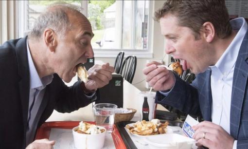 Khi ăn cá với sếp, miếng đầu tiên bạn gắp phản ánh tính cách của bạn, vậy nên ăn ở đâu trước?