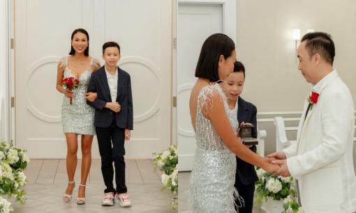 Khánh Ngọc được con trai đưa vào lễ đường trong hôn lễ với chồng thứ hai