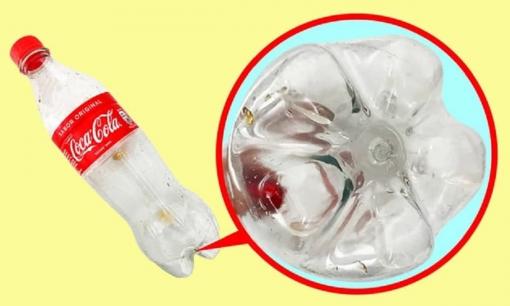 Phần đáy của chai nước giải khát luôn được thiết kế hình bông hoa 5 cánh, để trông đẹp hơn hay để giảm bớt nước hơn?