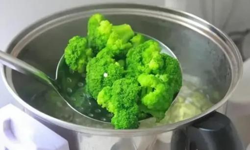 Ăn 4 loại rau này nhất định phải chần qua, hôm nay mới biết được nguyên nhân, đọc xong sẽ báo ngay cho gia đình