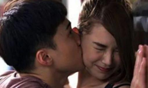 Nhiều cặp vợ chồng bỏ thói quen hôn nhau vừa tạo khoảng cách lại tăng nguy cơ ngoại tình, chuyên gia chỉ cách thay đổi 