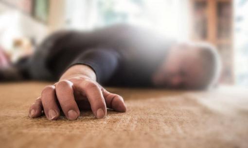 Người đàn ông 67 tuổi chết vì đột quỵ sau khi thức đêm uống nước! Bác sĩ: 2 sai lầm mà nhiều người già không để ý tới