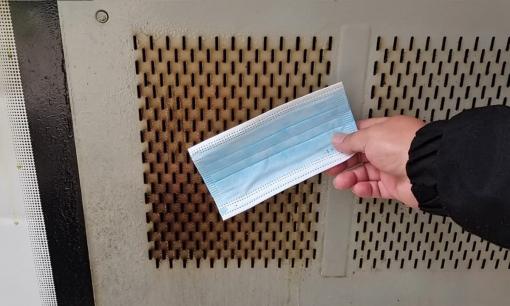 Máy hút mùi có dính dầu hay bẩn đến đâu, hướng dẫn bạn cách sử dụng khẩu trang giúp nó sạch như mới, giá chỉ vài nghìn đồng