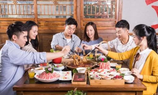 Nếu ai đó mời bạn đi ăn tối, bạn phải nhớ '3 điều không nên', nếu không danh tiếng của bạn sẽ ngày càng tệ hơn
