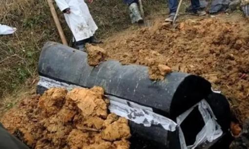 'Khi chôn cất gặp ba điềm báo, con cháu sẽ sinh ra người cao quý', đó là ba điềm báo nào? Những lời dạy cổ xưa có còn áp dụng được không?