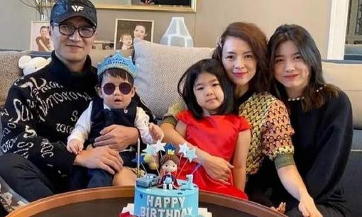 Chương Tử Di sắp công bố tái hôn chồng cũ Uông Phong khi có hành động này trên trang cá nhân?