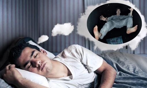 Ngủ mơ 'bước hụt chân' báo hiệu điềm gì? 