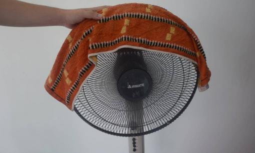 Mùa hè bật quạt, tại sao cần đậy khăn lên quạt? Nhiều người chưa biết, đọc xong kiến ​​thức của bạn sẽ được nâng cao