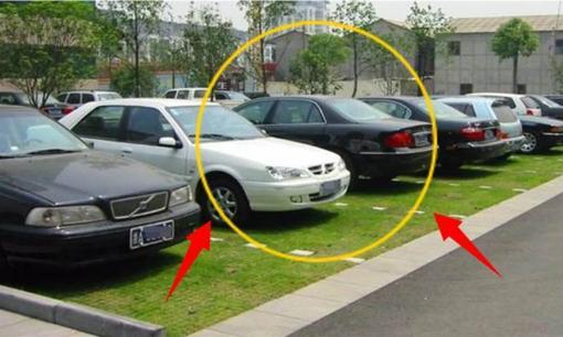 Khi đỗ xe, đầu xe hướng ra ngoài hay hướng vào trong sẽ tốt hơn? Nhiều người vẫn chưa hiểu, đọc xong bài này bạn phải nhắc nhở gia đình nhé!