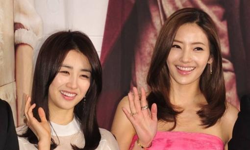 'Lưu Diệc Phi xứ Hàn' và mỹ nhân bị ghét nhất 'Trái tim mùa thu' chung khung hình: Khoảng cách 7 tuổi có tạo sự khác biệt lớn?