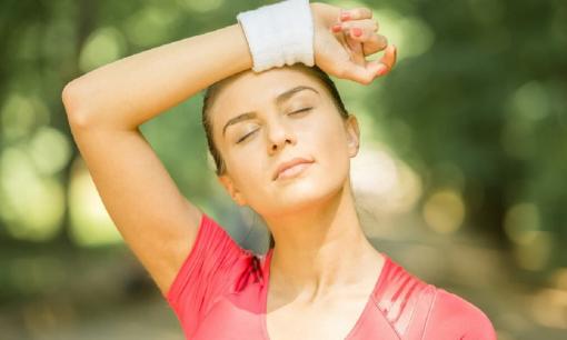 Đổ mồ hôi nhiều vào mùa hè có phải là giải độc? Đừng làm 3 điều này khi ra mồ hôi nhiều, không tốt cho sức khỏe 