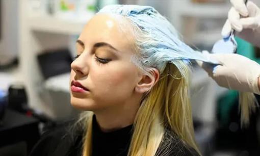 Nhuộm tóc thường xuyên có gây ung thư? Kết quả nghiên cứu đã được công bố, nên nói với bạn bè xung quanh bạn