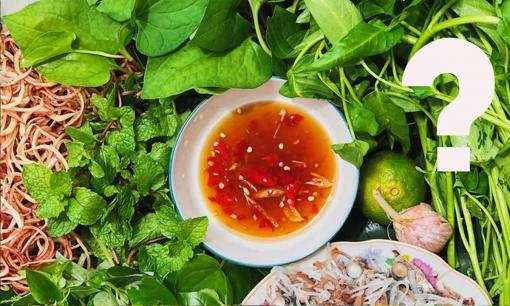 Lý do khi mua đồ ăn chín luôn được tặng kèm rau thơm và nước chấm: Không phải để đủ vị, biết lý do không ai dám ăn thứ được cho