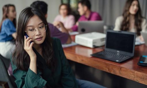 Trong cơ quan hay công ty, nếu đồng nghiệp có 4 đặc điểm sau, không còn nghi ngờ gì nữa, họ đích thị là 'con ông cháu cha' vào làm