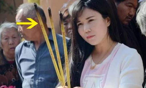 'Hương gãy đầu' mang ý nghĩa gì? Vì sao người xưa lại kiêng kỵ? Làm gì khi gặp phải hiện tượng 'hương gãy đầu'?