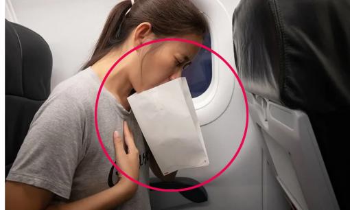 Đi du lịch, say tàu xe và say máy bay, đều rất mệt! Các bác sĩ gợi ý “8 mẹo đơn giản” để tránh chóng mặt. Uống nước và ăn nhiều thực phẩm giàu tinh bột đều có ích