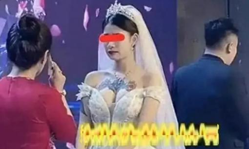 Cô dâu có hình xăm con dơi trên ngực, hành động không chút do dự của mẹ chồng đã khiến cô dâu bật khóc ngay tại lễ cưới
