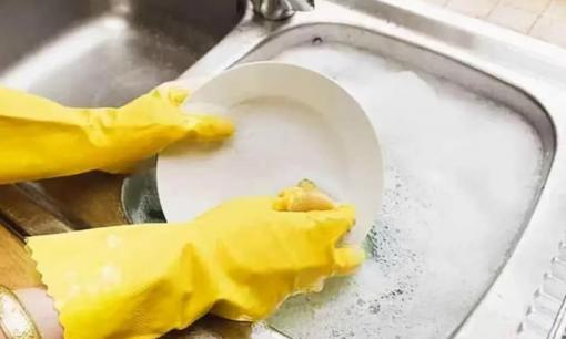Thói quen rửa bát có thể dẫn đến chẩn đoán ung thư cho cả gia đình? Bác sĩ khuyên: Nhiều người vẫn đang làm điều này