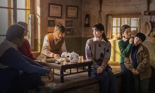 'Khi cha mẹ còn sống, anh em là một gia đình', nửa câu sau ít người biết nhưng nó phản ánh hiện thực đau lòng